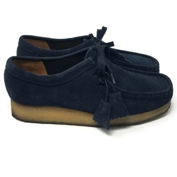navy blue wallabees